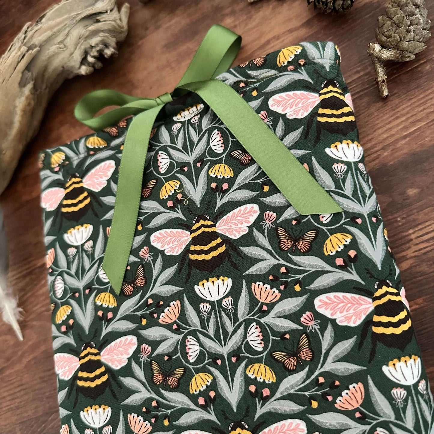 Büchertasche Buchhülle Tell the bees A5 cottagecore