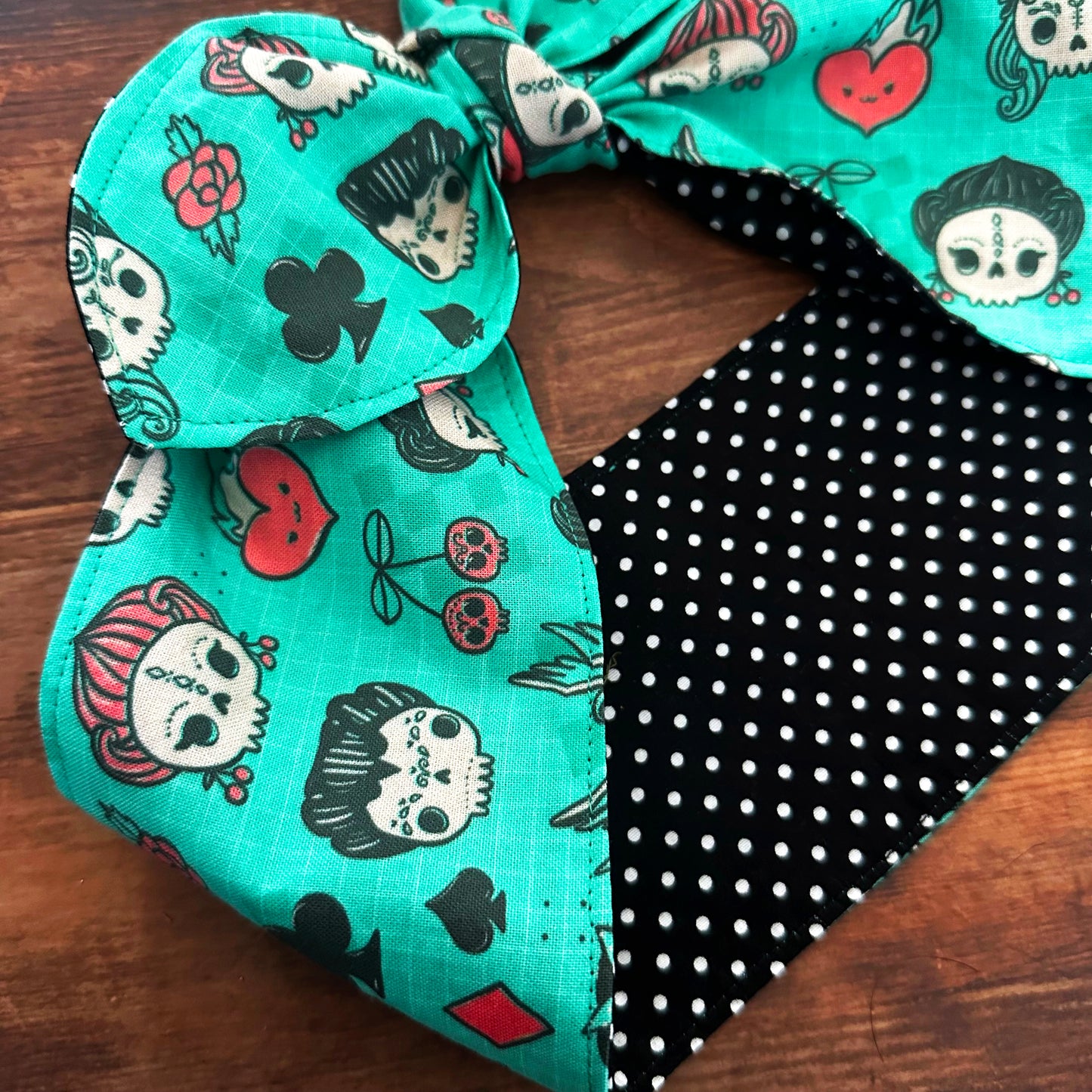 Haarband Rockabilly Rock'n'Roll Skulls grün schwarz Pünktchen 50s