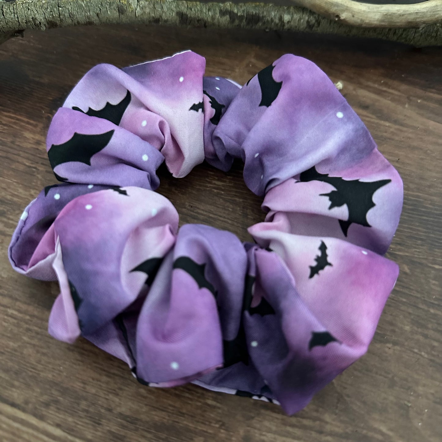 Scrunchie Haargummi Fledermäuse lila