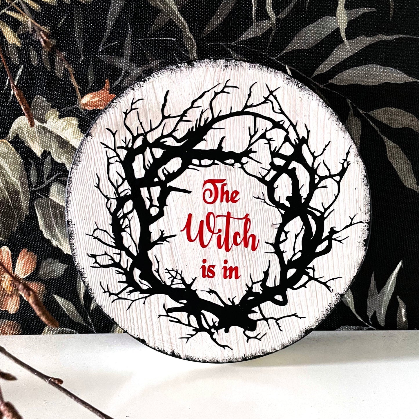 Holzschild Farmhouse-Style The witch is in Spooky Halloween