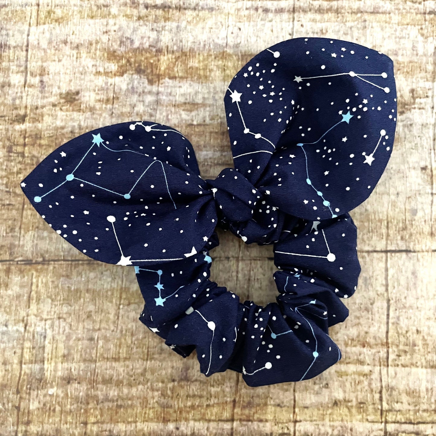 Scrunchie mit Schleife Sternbilder Haargummi dunkelblau