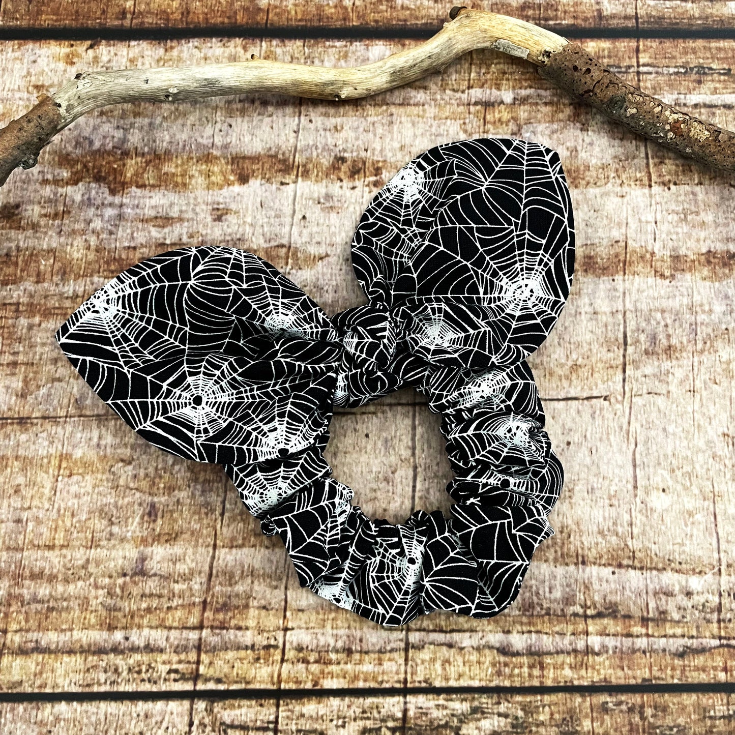 Scrunchie mit Schleife Spinnennetz glow in the dark