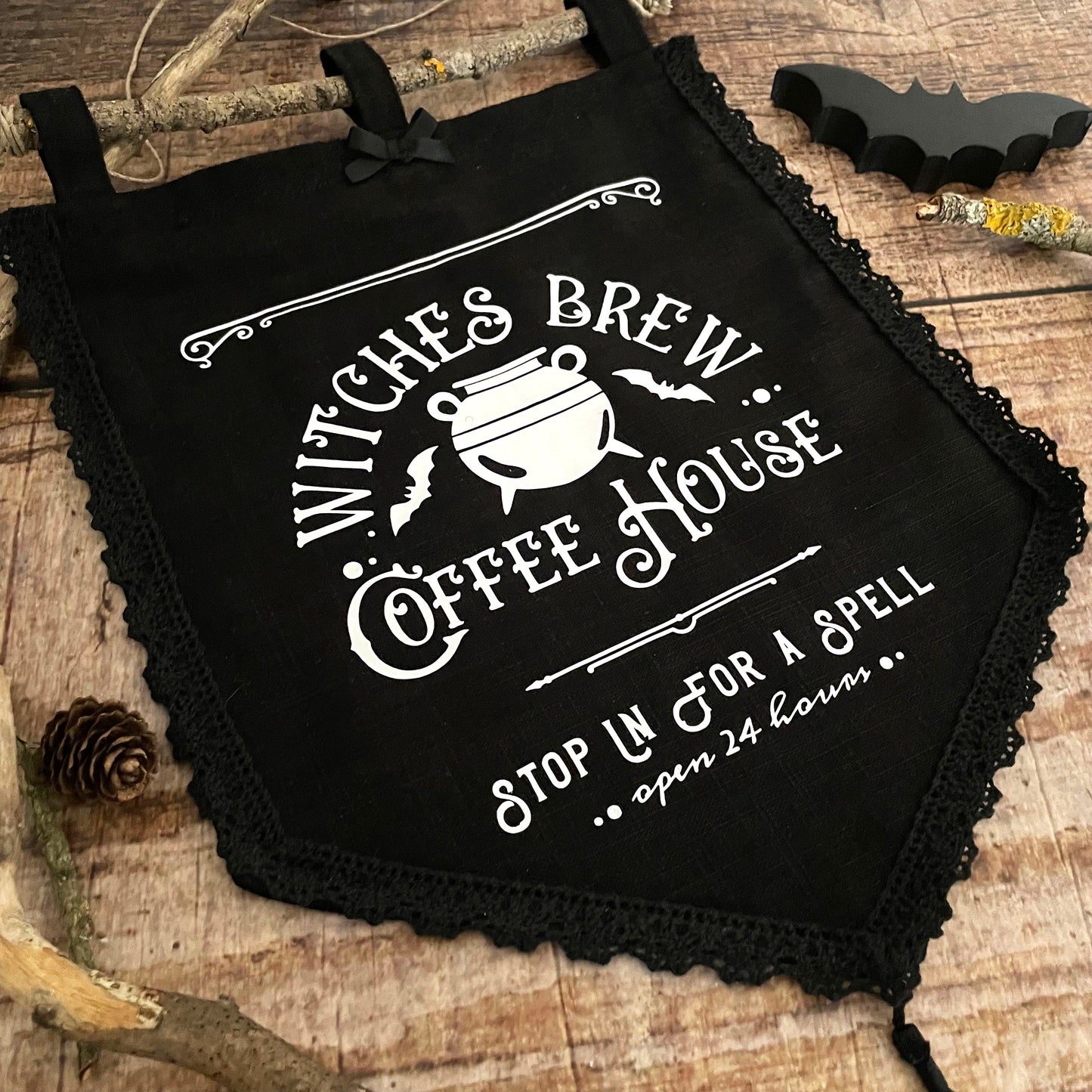 Wanddekoration Banner Witches Brew Coffee House Wall Hanging schwarz