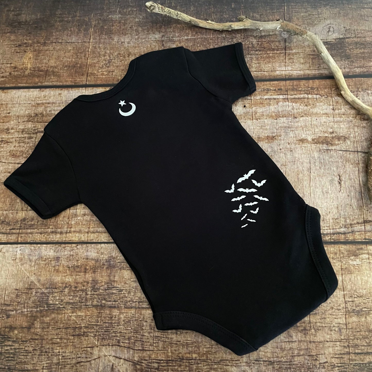 Kurzarmbody Baby Bat schwarz Halloween Gothic