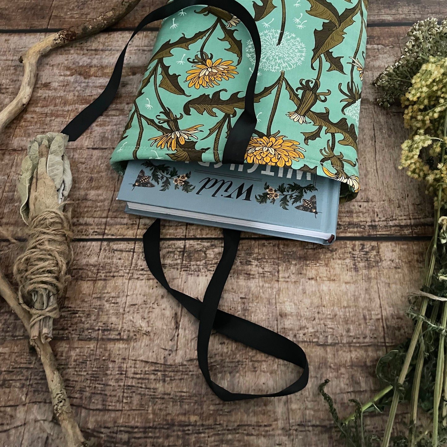 Buchtasche Buchhülle Herb Witch Löwenzahn A5 Cottagecore
