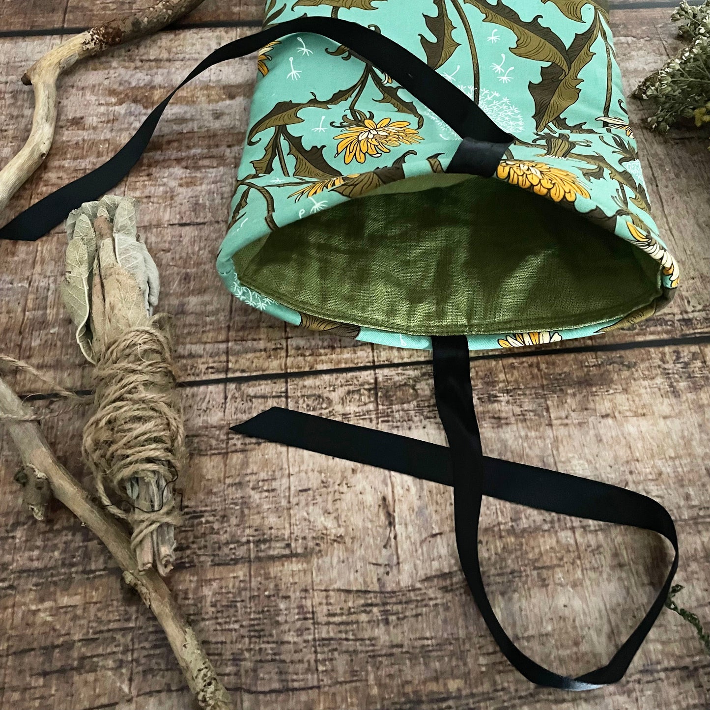 Buchtasche Buchhülle Herb Witch Löwenzahn A5 Cottagecore