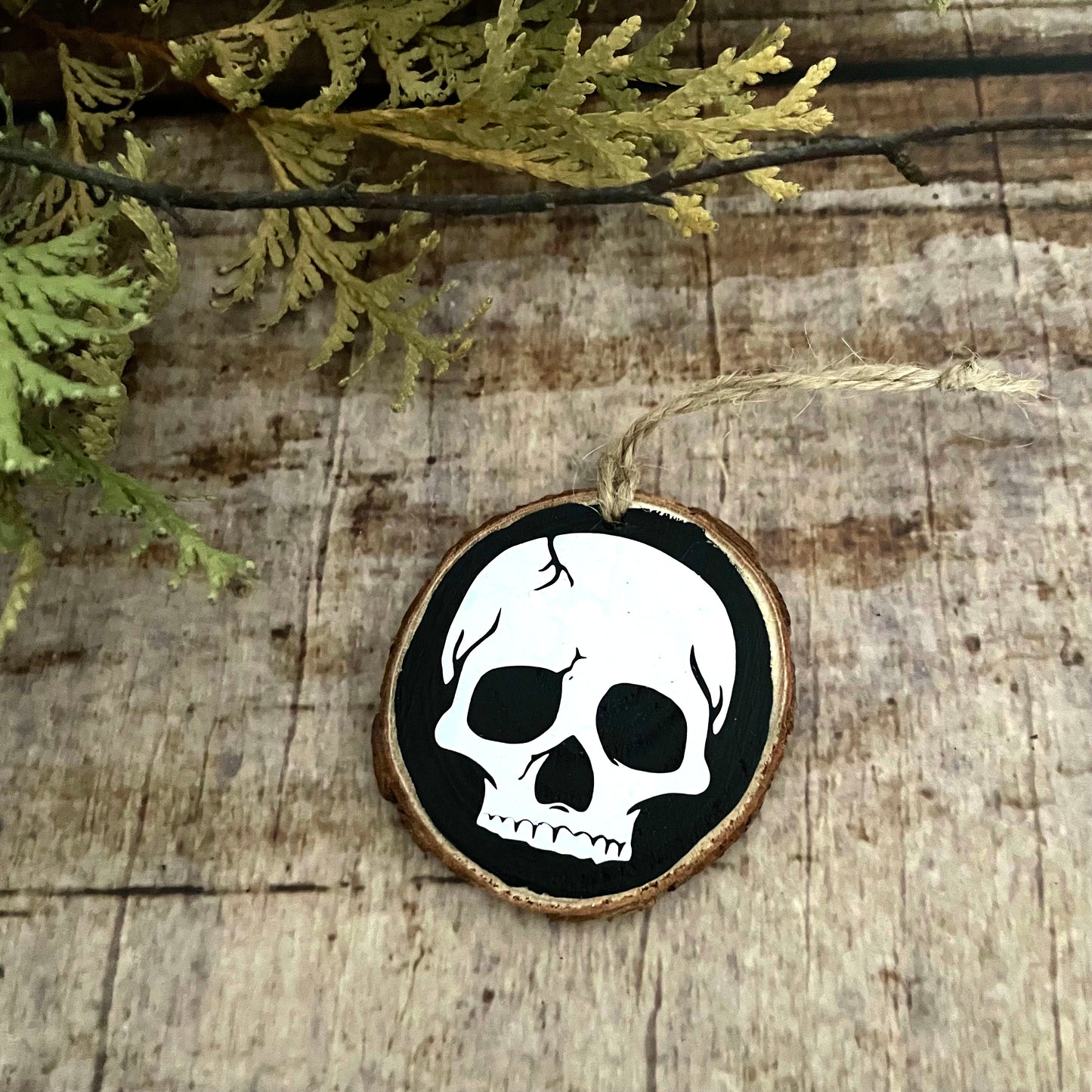 Creepmas Holz Ornament Anhänger Totenkopf