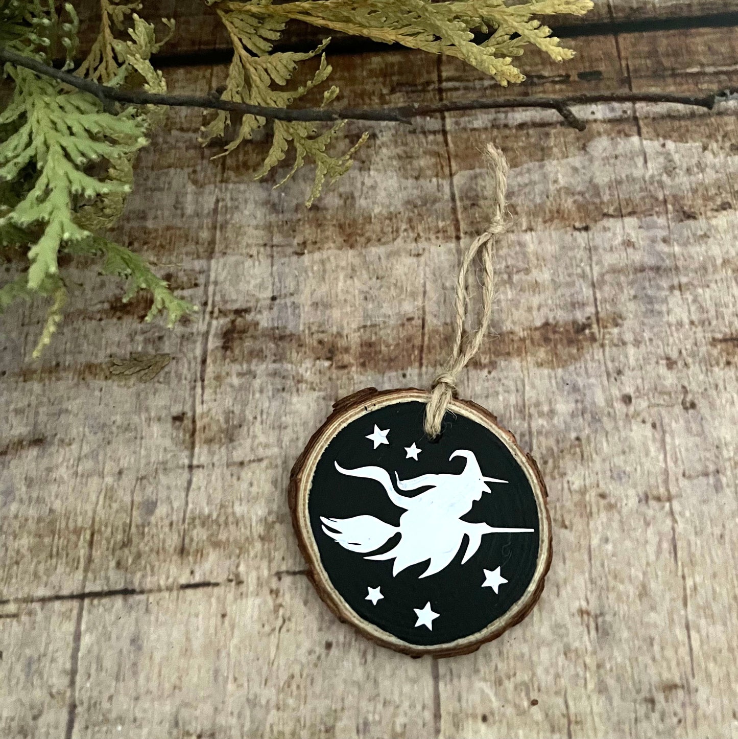 Creepmas Holz Ornament Anhänger Witch