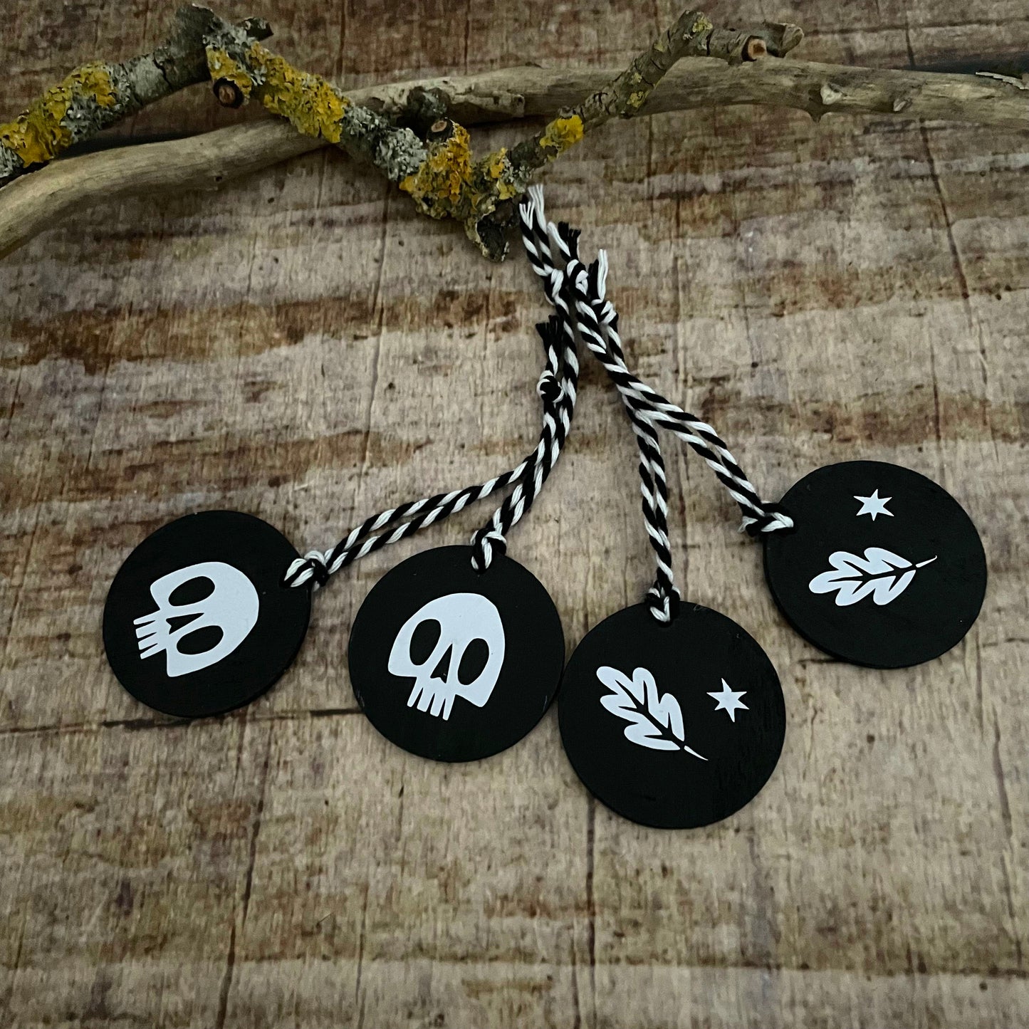 Ornament Holz-Anhänger Skully Creepmas 3cm