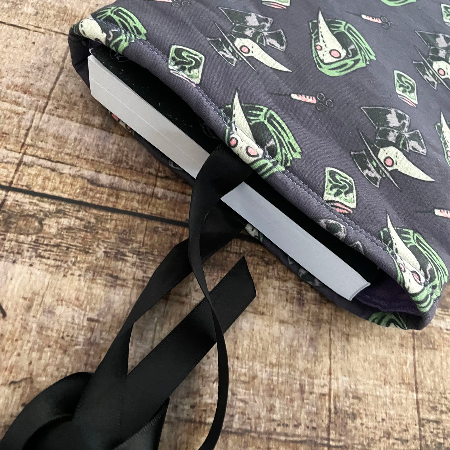 Buchtasche Buchhülle Pestdoktor violett für A5