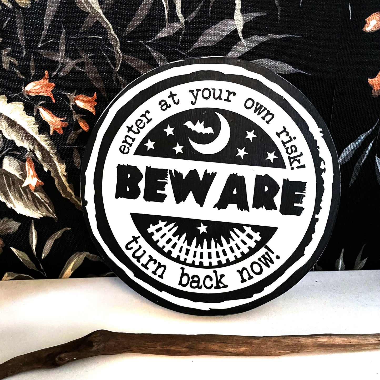 Holzschild Farmhouse-Style BEWARE Spooky Halloween