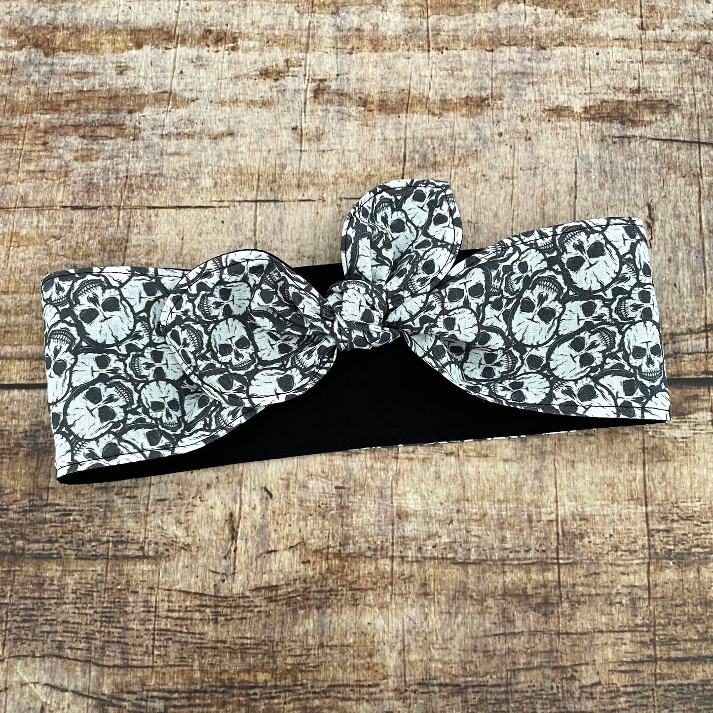 Haarband Rockabilly Totenköpfe grau Bandana gothic