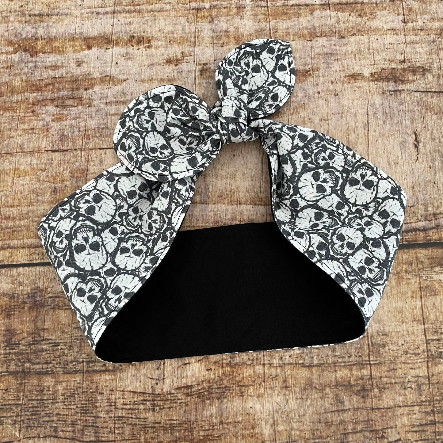 Haarband Rockabilly Totenköpfe grau Bandana gothic