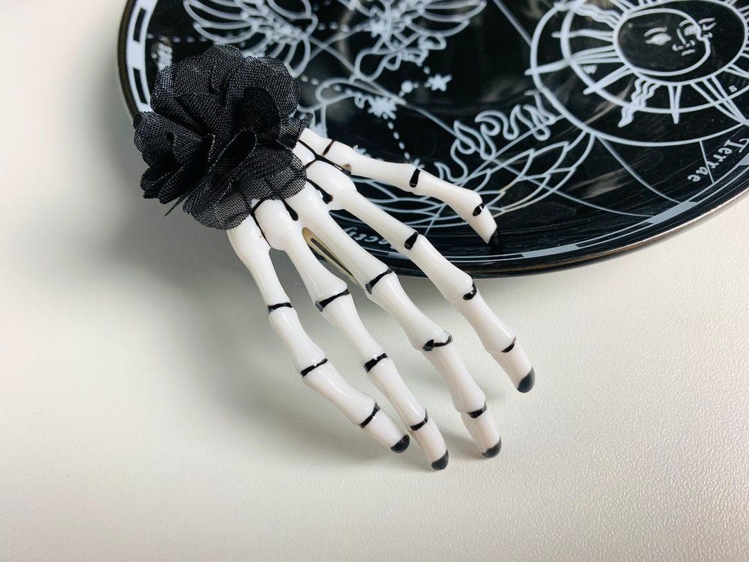 Skeletthand Haarspange Haarclip Blume