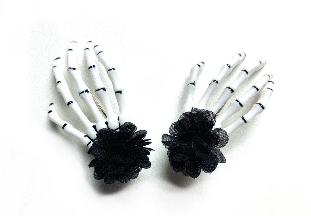 Skeletthand Haarspange Haarclip Blume
