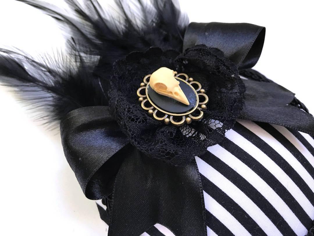 Fascinator Gothic Schädel Federn