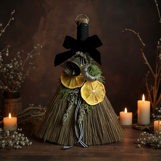 Yule Broom - kleiner Hexenbesen, winterlich dekoriert