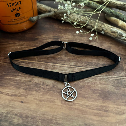 Pentagramm Choker – Schwarzes Gothic Halsband mit Pentagramm-Anhänger