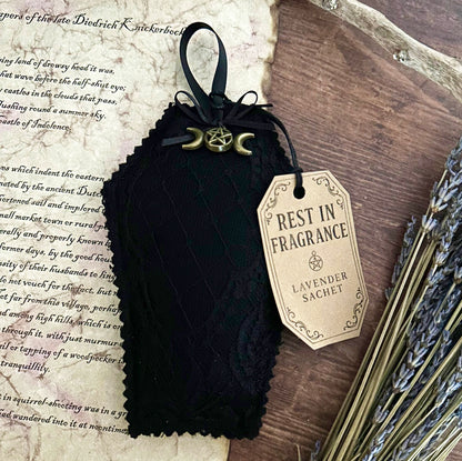 Schwarzes Lavendel Duftkissen in Sargform aus Stoff, handgemacht, mit getrocknetem Lavendel gefüllt, Gothic Dekoration