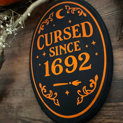 Holzschild für die Wand Cursed since 1692 Salem