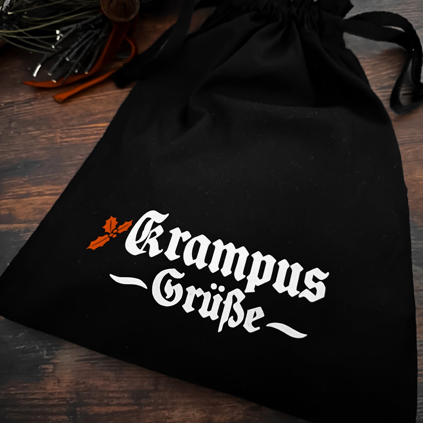 Krampusgrüße - Schwarzer Aufbewahrungsbeutel mit Folkloremotiv