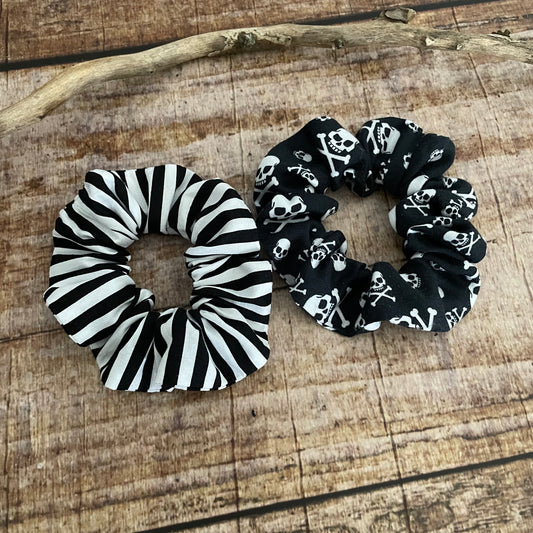 Scrunchies 2er Set Totenköpfe & Streifen