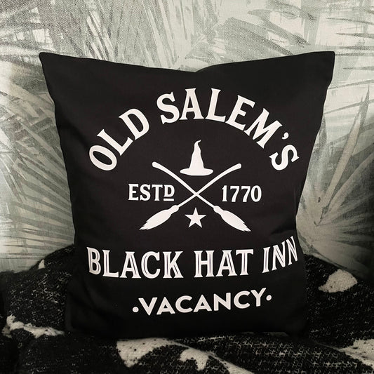 Kissenbezug Druck Old Salem's Black Hat Inn schwarz