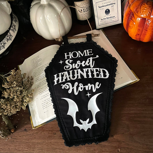 Wanddekoration Banner Sarg Home sweet haunted home