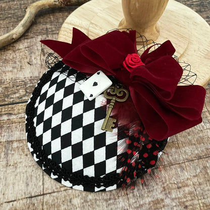 Fascinator Rote Königin im Wunderland Minihütchen kariert