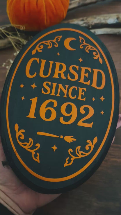 Holzschild für die Wand Cursed since 1692 Salem