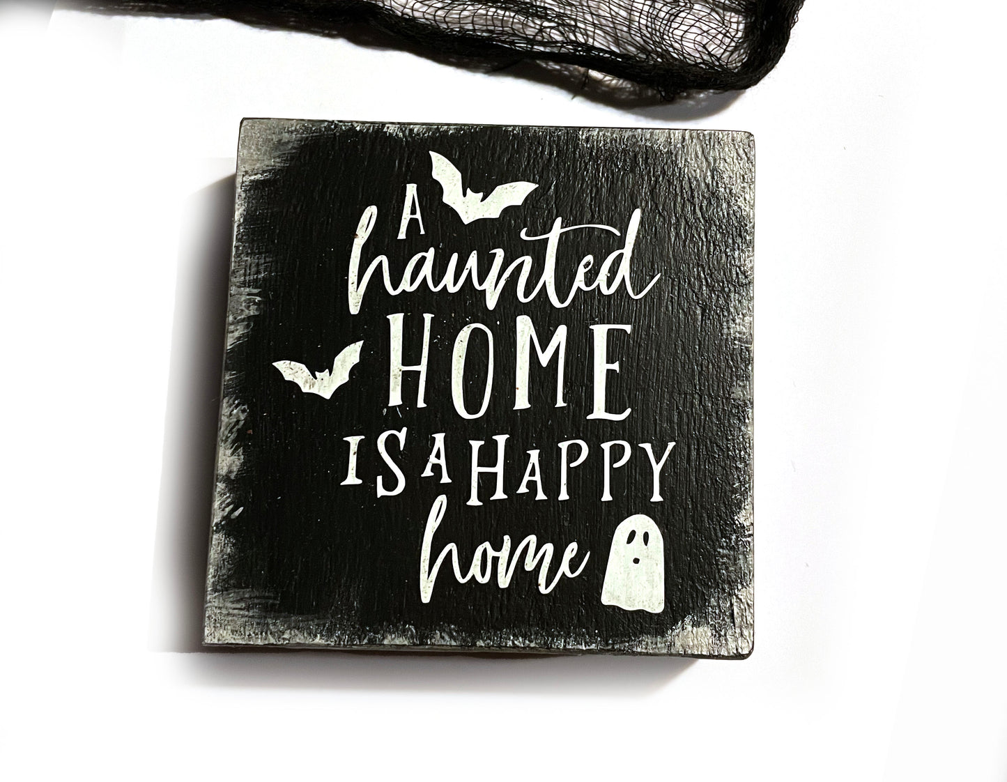 Holzschild mini A haunted home is a happy home
