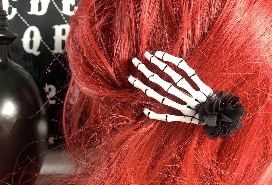Skeletthand Haarspange Haarclip Blume