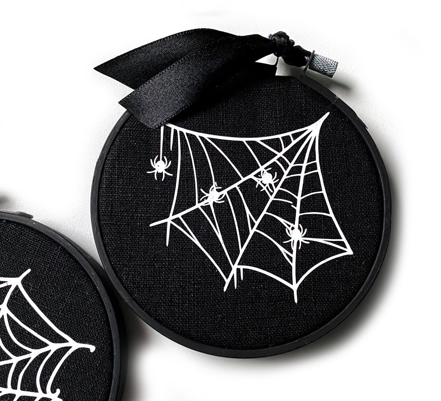 Mini Stickrahmen-Ornament 2er Set Wanddeko Spinnennetz schwarz