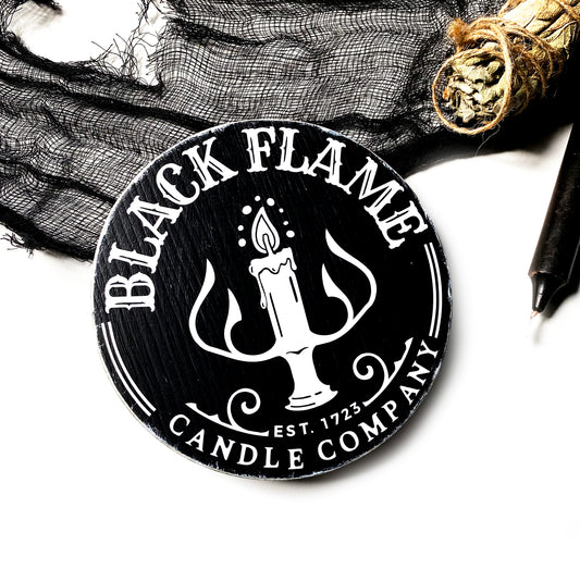 Holzschild Farmhouse rund Black Flame Candle Company Halloween