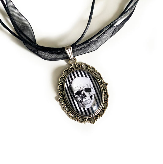 Halskette mit Anhänger Totenkopf gothic Amulett
