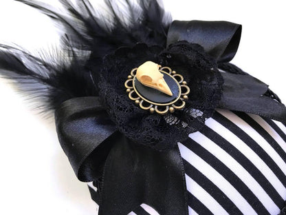 Fascinator Gothic Schädel Federn 